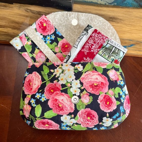 Flower Bouquet Print magnetic clasp Clutch Fabric Handmade clutch - Picture 6 of 6